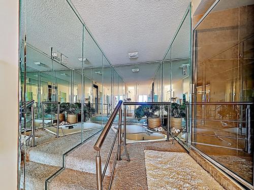 New Listing! Gulf-View Penthouse Corner Unit condo - image 4