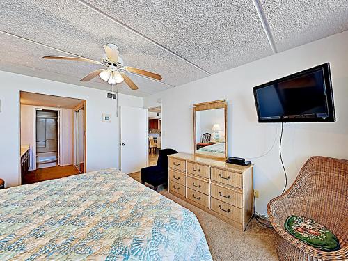 New Listing! Shorefront Sensation with Pool Balcony condo - main image