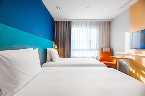 Holiday Inn Express Taichung Fengchia, an IHG Hotel