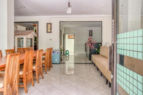 紅多茲酒店 - 近雅加達塔曼迷你 RedDoorz near Taman Mini Jakarta