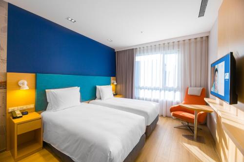 Holiday Inn Express Taichung Fengchia, an IHG Hotel