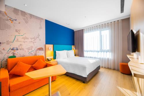 Holiday Inn Express Taichung Fengchia, an IHG Hotel