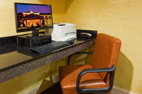 Holiday Inn Express Hotel & Suites Memphis/Germantown an IHG Hotel - image 6
