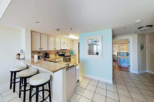 New Listing! Beachside Villa with Bay Views & Pool condo - image 4