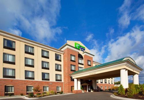 Holiday Inn Express Hotel & Suites Detroit-Utica, an IHG Hotel