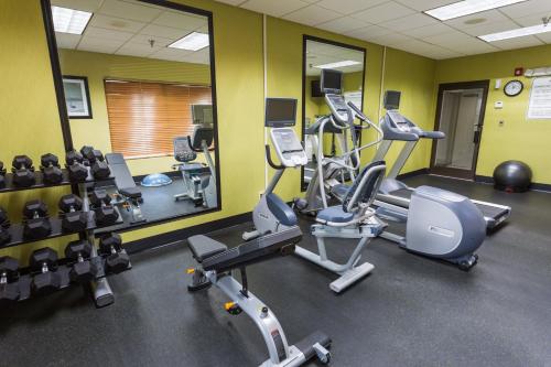 Holiday Inn Express Hotel & Suites Wilmington-University Ctr By IHG - 피트니스 센터