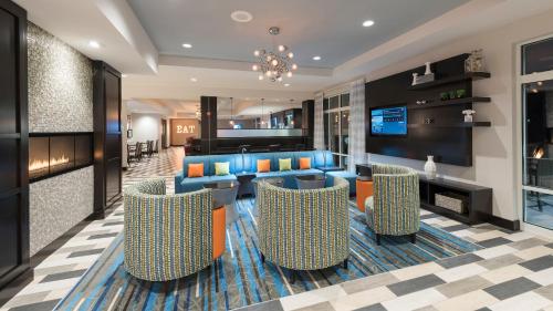 Holiday Inn Indianapolis Airport, an IHG Hotel