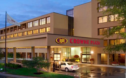 Crowne Plaza Indianapolis-Airport, an IHG Hotel