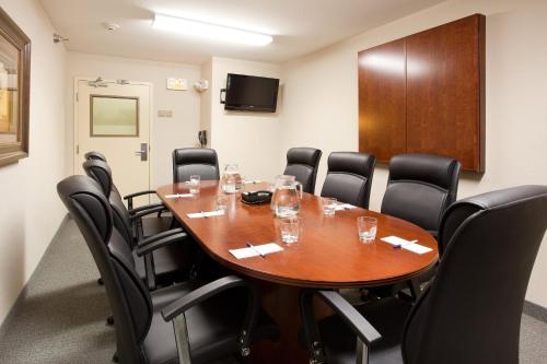 Candlewood Suites Cheyenne an IHG Hotel - image 11