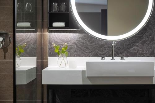 234776215 Kimpton Sawyer Hotel by IHG