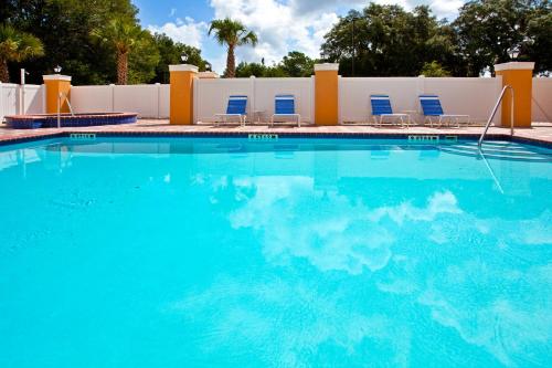 Holiday Inn Express Hotel & Suites Brooksville-I-75, an IHG Hotel