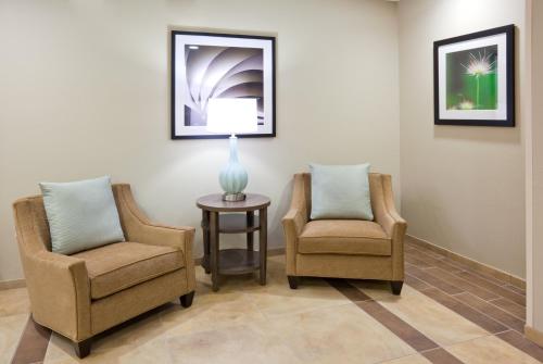 Candlewood Suites Dickinson an IHG Hotel - image 4