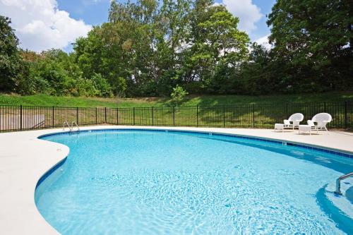 Candlewood Suites Knoxville Airport-Alcoa an IHG Hotel - image 7
