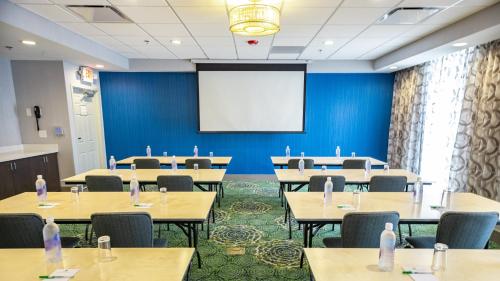 Holiday Inn Knoxville N - Merchant Drive, an IHG Hotel in Knoxville, USA