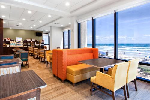 Holiday Inn Express & Suites Oceanfront Daytona Beach Shores, an IHG Hotel
