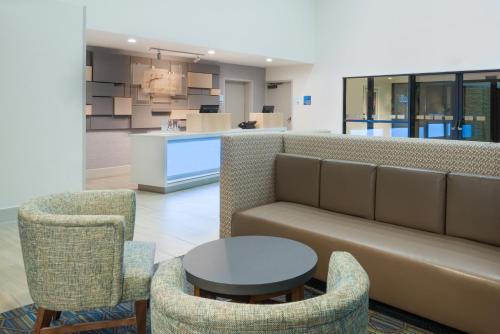 Holiday Inn Express & Suites - Nearest Universal Orlando, an IHG Hotel