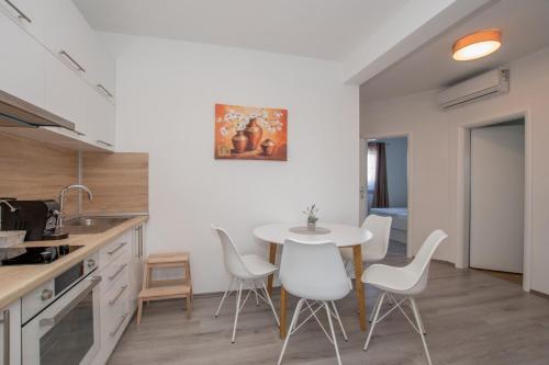 LAVANDA house with apartments - image 2