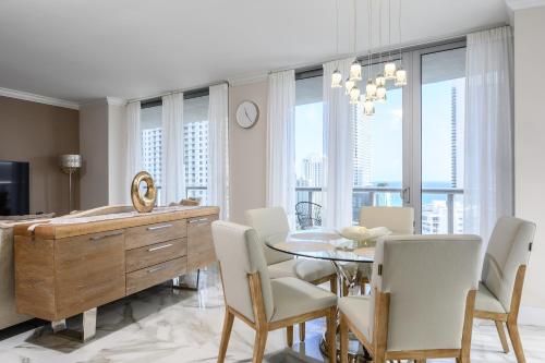 New Listing! Luxe Beach Dream with Infinity Pool condo - image 3