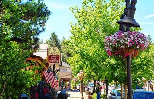 Holiday Inn Resort The Lodge at Big Bear Lake, an IHG Hotel