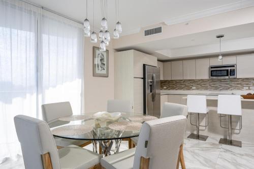 New Listing! Luxe Beach Dream with Infinity Pool condo - image 6