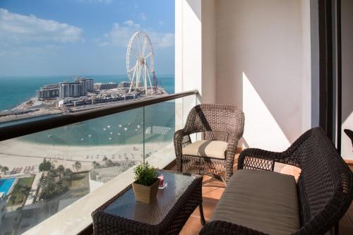 B&B Dubaï - HiGuests - Unique Duplex Penthouse in JBR with Sea Views - Bed and Breakfast Dubaï