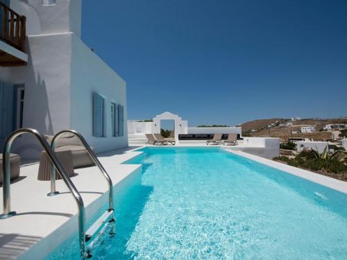  Ornos Villa Sleeps 6 Pool Air Con WiFi in Ornos
