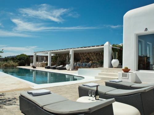  Panormos Villa Sleeps 16 Pool Air Con WiFi in 846 00 Panormos, Mykonos
