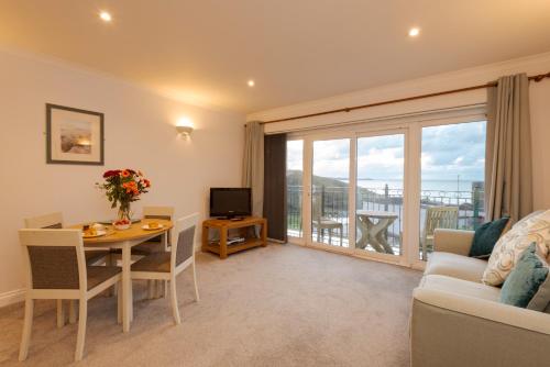 Beachcombers Apartments - image 13