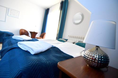 3 twin beds