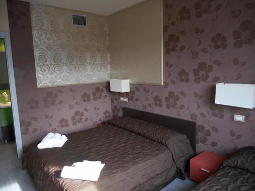 1 queen bed, 1 twin bed, 1 sofa bed