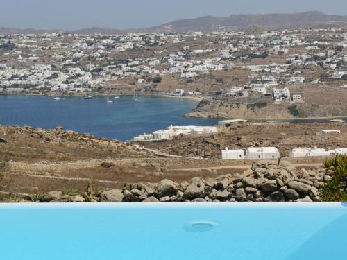  Kanalia Villa Sleeps 12 Pool Air Con WiFi in Agios Ioannis Mykonos