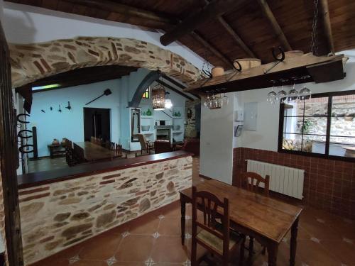 keuken, CASA RURAL LA CARRIONA in Segura De Leon