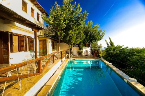  Agios Georgios Nileias Villa Sleeps 6 with Pool Air Con and WiFi in 373 00 Agios Georgios Nileias