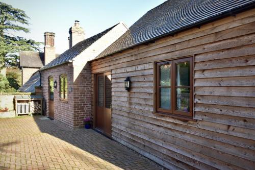 Finest Retreats - Shropshire Cottage, 2 bedrooms, sleeps 3 - Marchamley