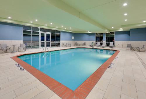 Swimming pool, Holiday Inn Express & Suites Dallas NW HWY - Love Field By IHG in Northwest Dallas