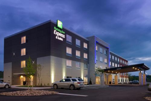 . Holiday Inn Express & Suites by IHG Altoona by IHG