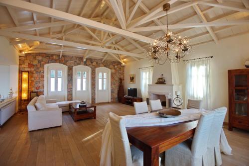 Létesítmények, Luxurious Villa with Wonderful View in Alonissos