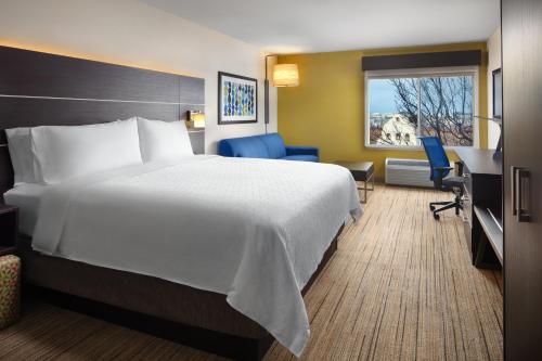 Holiday Inn Express Hotel & Suites Belmont