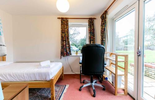 Pass the Keys Cosy & Bright Studio with Garden View Free Parking