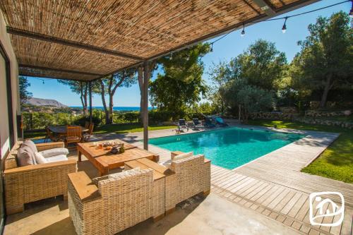 Abahana Villas Beach House - image 6