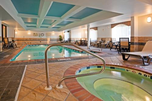 Holiday Inn Express Hotel & Suites Birmingham - Inverness 280 By IHG - 수영장