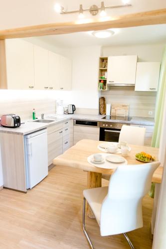 virtuve, Wohnung am See in Steinbaha Atersē