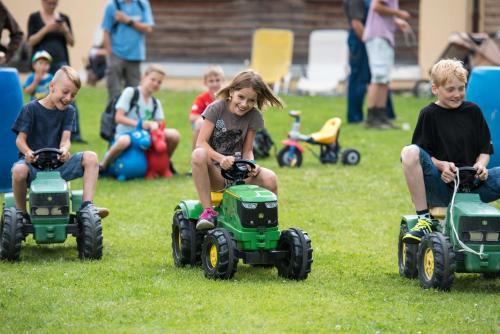 Reitstall und Saloon San Jon