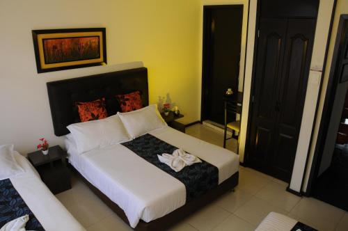 2 twin beds