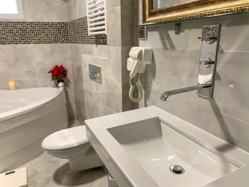Atlantic Hotel - Free Parking, Sofia (photo 9)