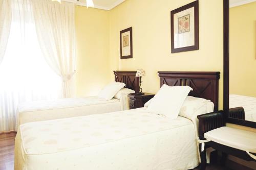 2 twin beds