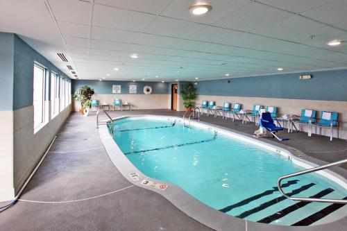泳池, Holiday Inn Express Branford-New Haven By IHG in 布蘭福德