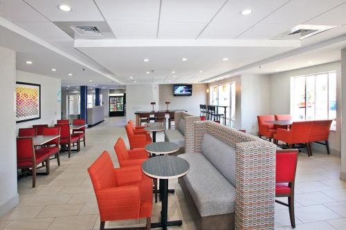 Holiday Inn Express Branford-New Haven an IHG Hotel - image 3
