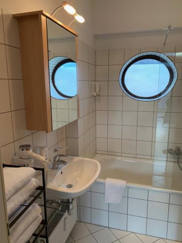 Basic Apartments downtown - image 11