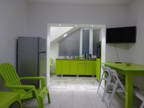 Jasmin White Apartment in Chento